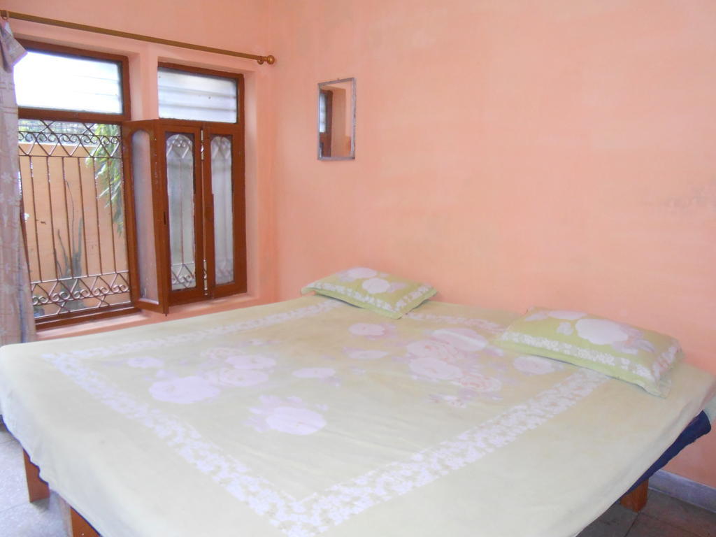 Maruti Guest House Varanasi Værelse billede